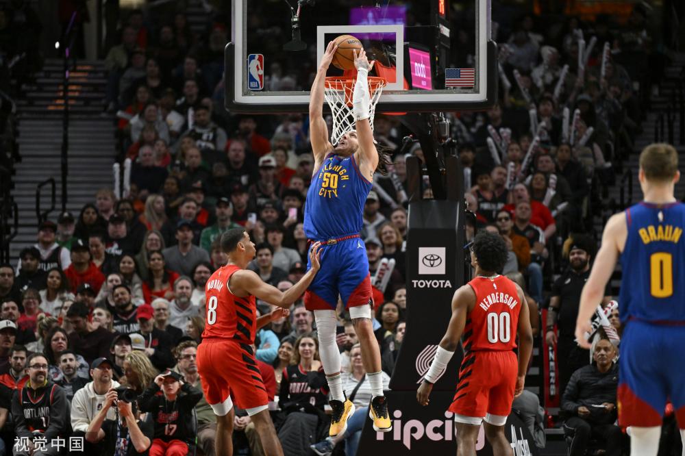 [欧冠]曼城涉险进四强 双方冲突成焦点.